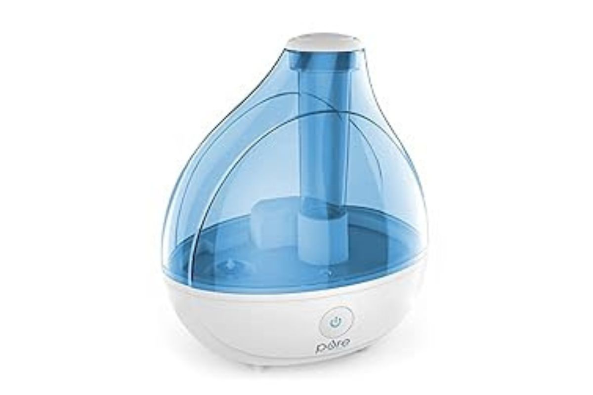 blue and white humidifier.