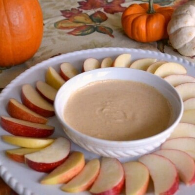 This healthy pumpkin pie dip contains just 5 ingredients, tastes just like pumpkin pie, and is good for you!