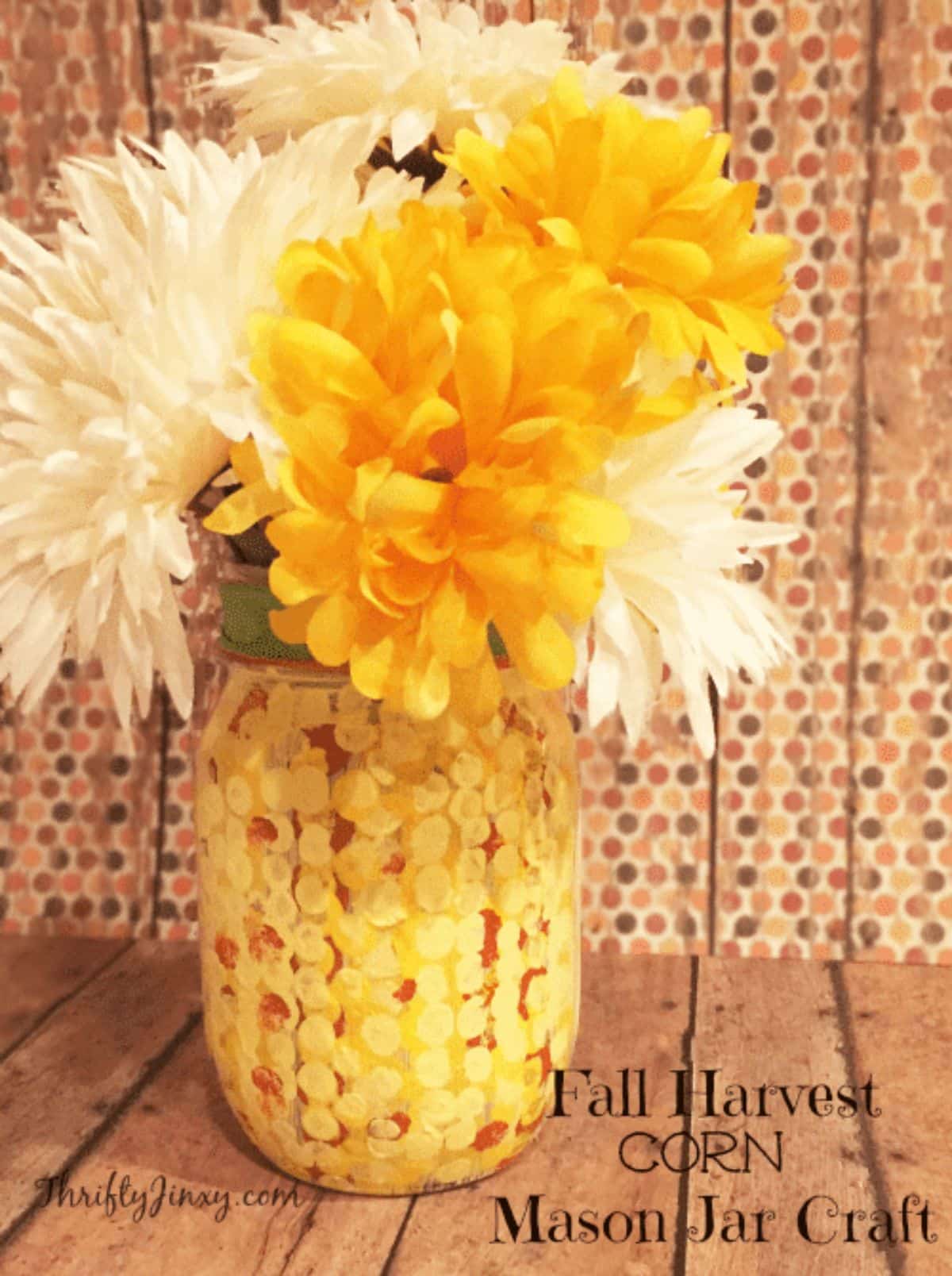 Easy fall harvest mason jar craft for Thanksgiving decor ideas.