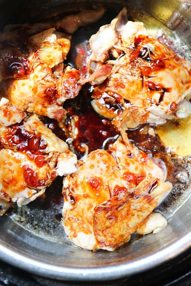 chicken and sauce in an instant pot