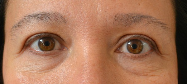a closeup of a lady's eyes before applying mascara