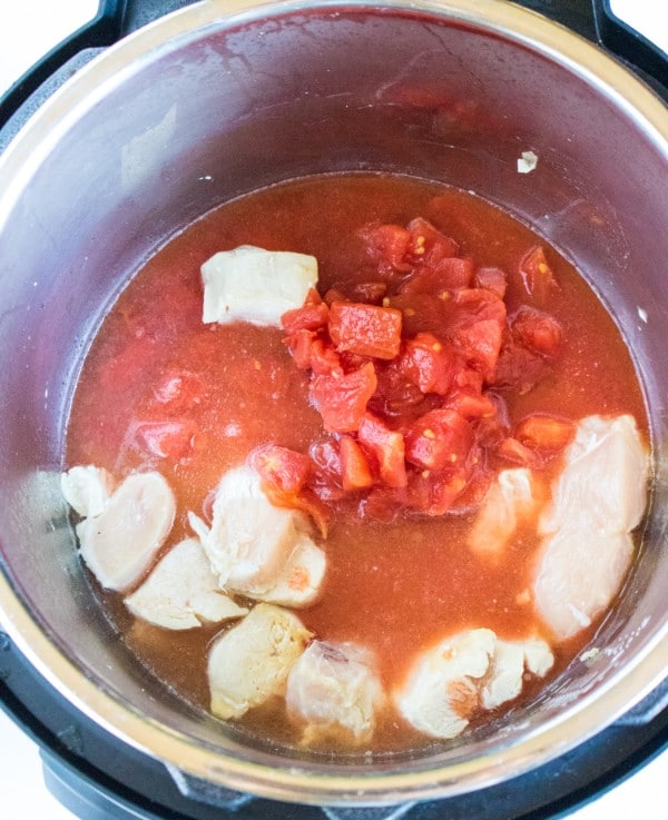 diced tomatoes and chicken in an instant pot