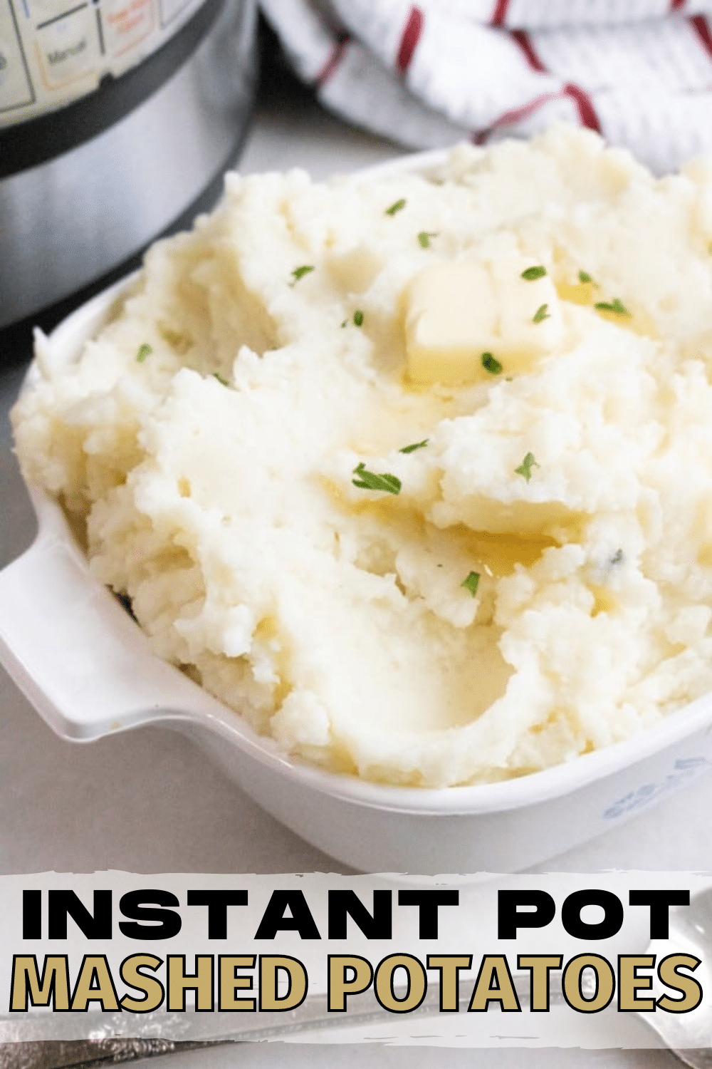 These Instant Pot Mashed Potatoes are faster and just as tasty as stovetop mashed potatoes. #sidedishes #potatoes #instantpot #pressurecooker via @wondermomwannab