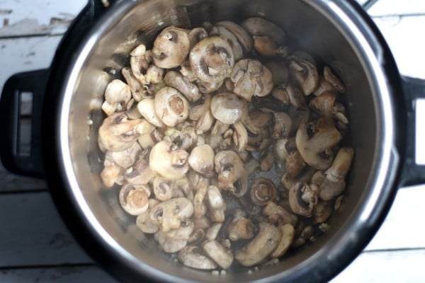 mushrooms and garlic in an instant pot