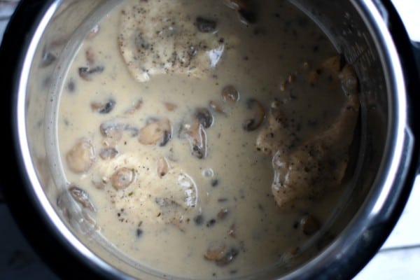 chicken mushrooms and sauce in an instant pot