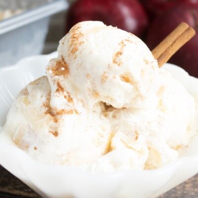 bowl of no churn apple pie ice cream