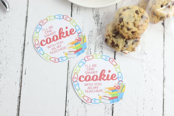 One Smart Cookie Teacher Gift tags and cookies in cellophane bags, all on a table