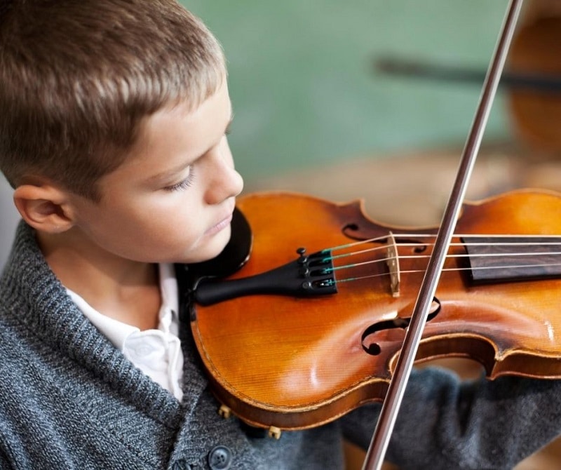 a boy playing the violin