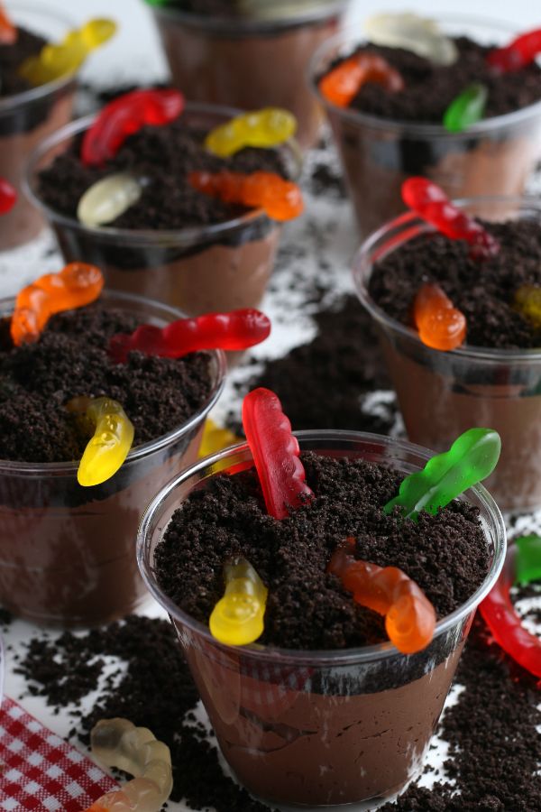 dirt pudding cups with gummy worms
