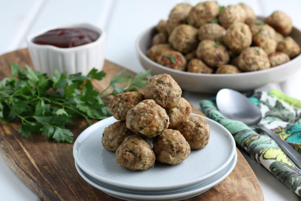 delicious serving size of easy meatball recipe with dipping sauce