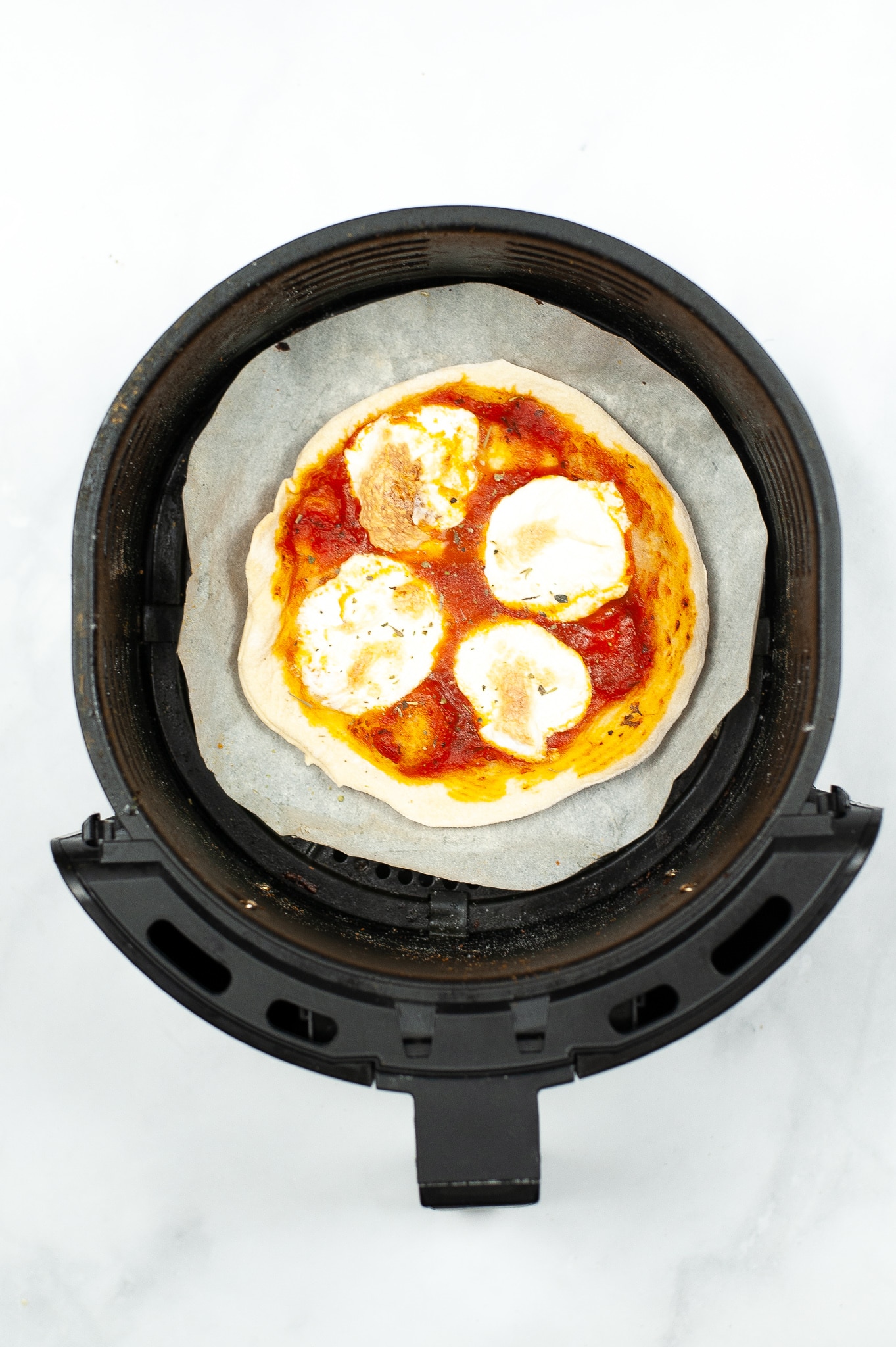 cooked pizza in the air fryer 
