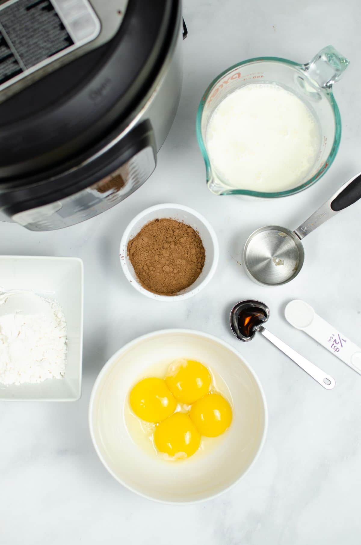 Ingredients used to make Instant Pot Chocolate Mousse.