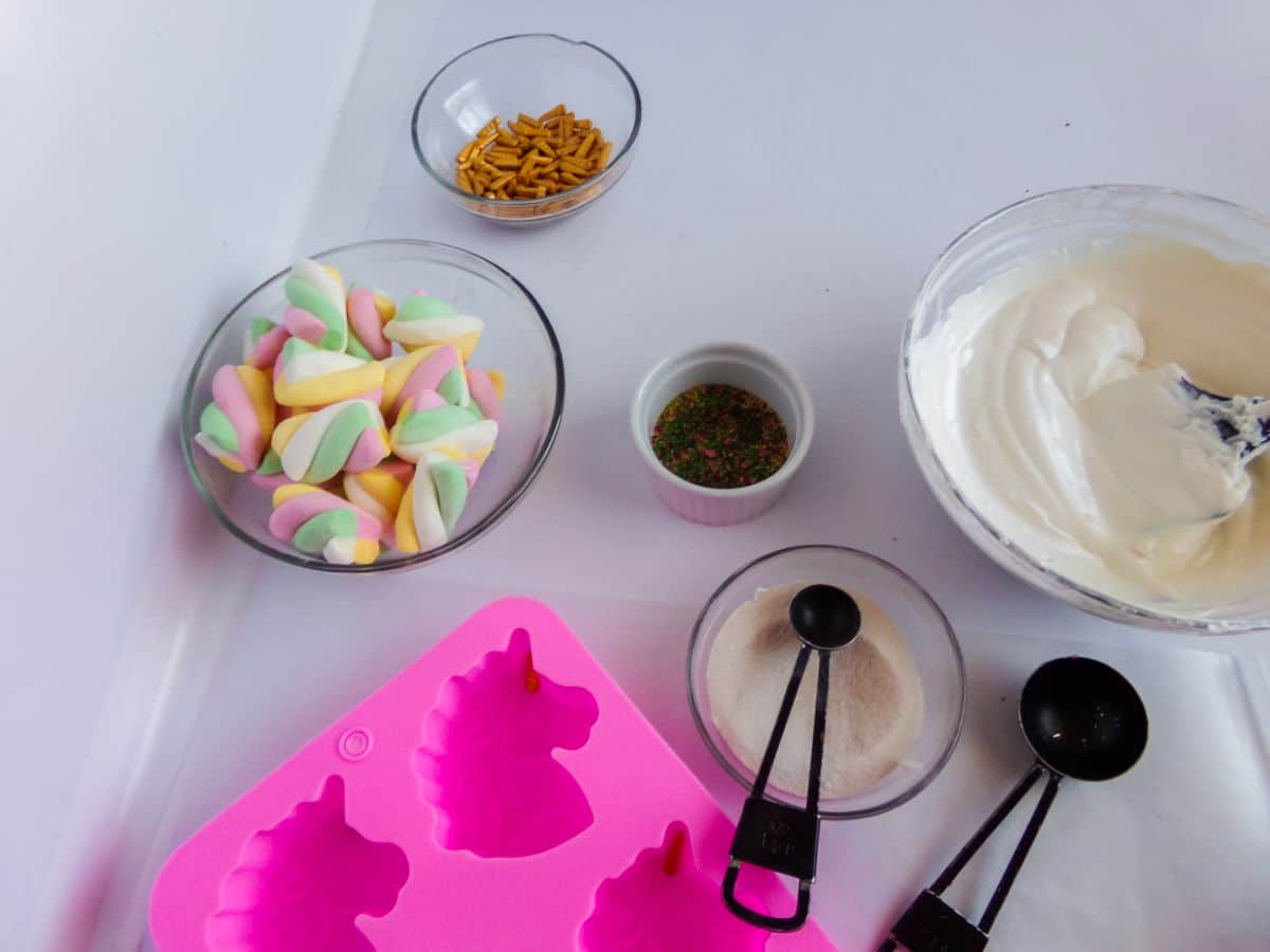 Ingredients used to make Unicorn Hot Cocoa Bombs.