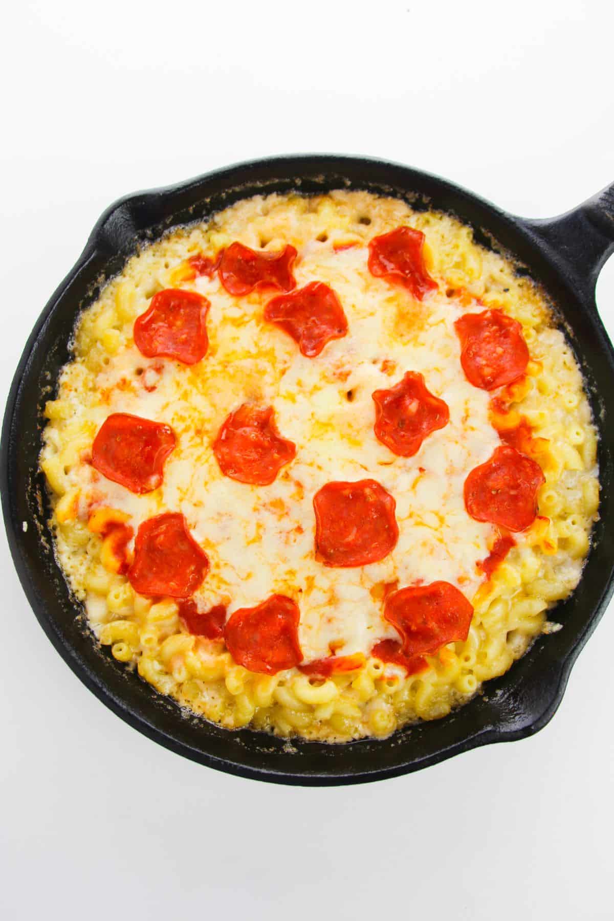 Baked pizza mac and cheese in a skillet.