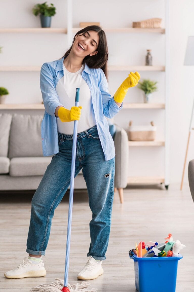 The 20-Minute Daily Cleaning Routine That Will Keep Your Home Guest-Ready